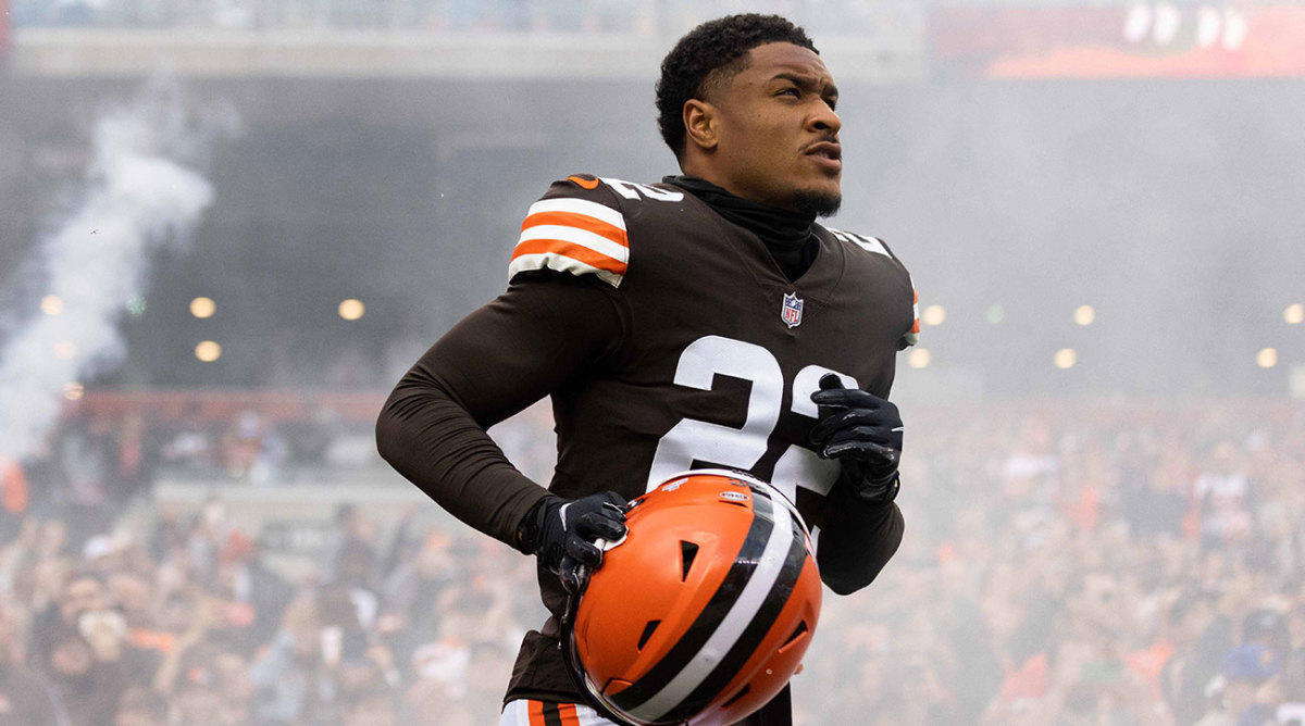 Browns safety Grant Delpit runs onto the field before a regular season game
